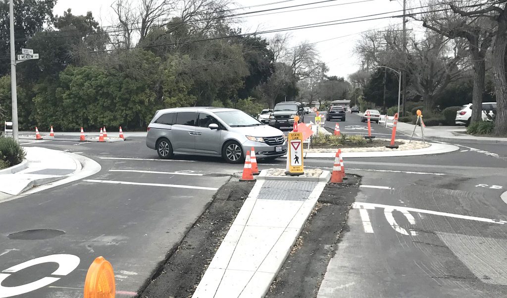 Ross Road roundabout remains despite petition Palo Alto Daily Post