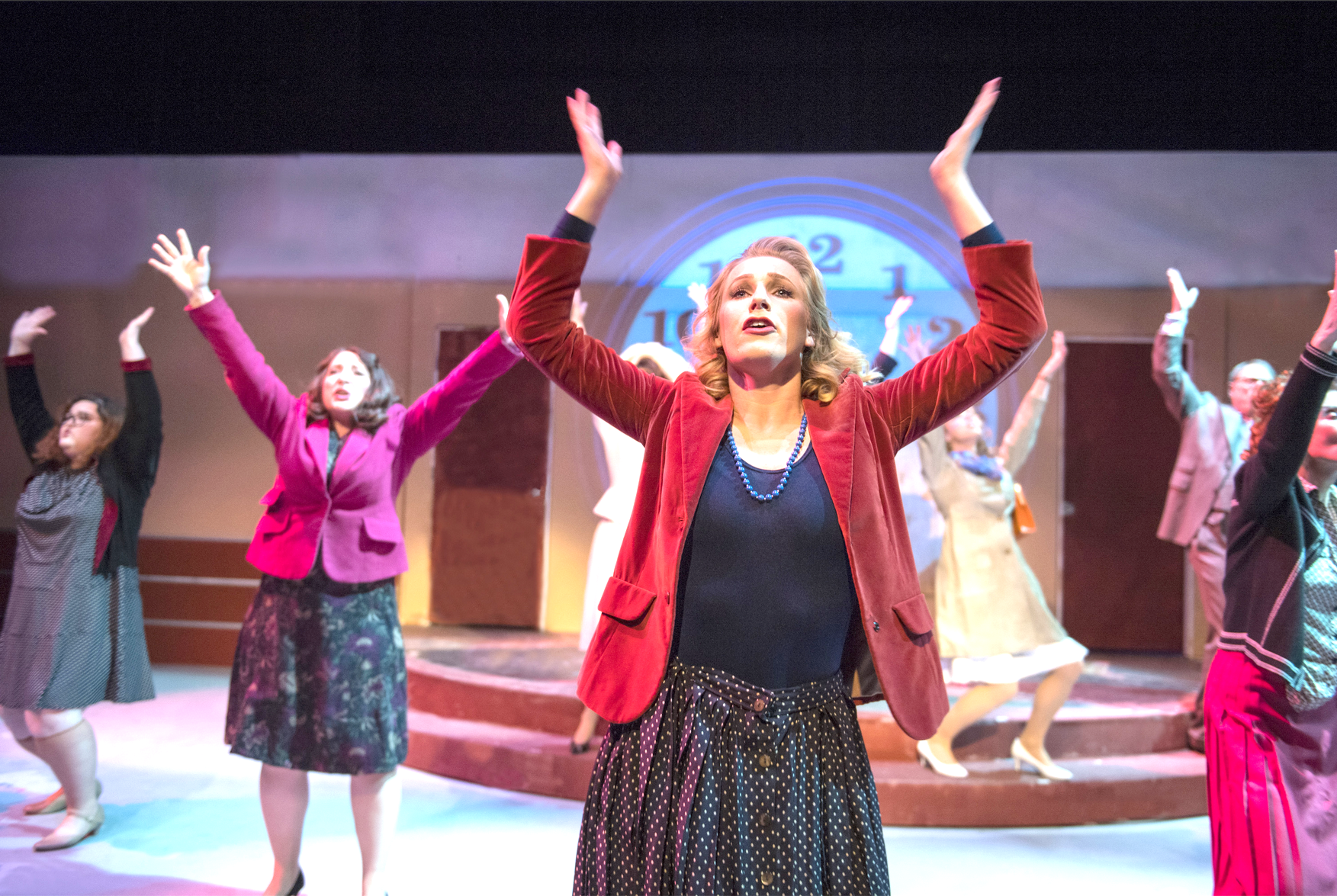 Theater Review 9 To 5 A Bawdy Slapstick Adventure Palo Alto