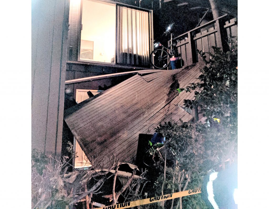 Apartment building's balcony collapses, minor injuries reported Palo