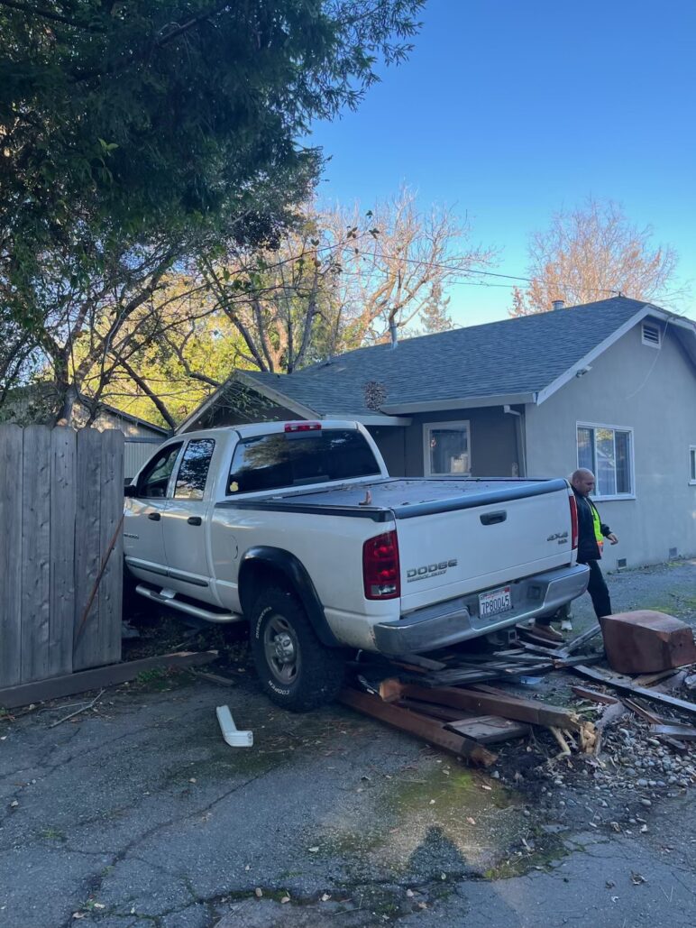 Menlo Park resident has startling morning as a truck crashes into his yard