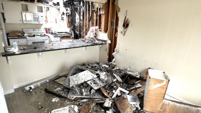 11 people lose their home in an apartment fire